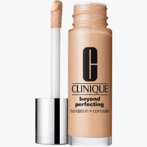 Beyond Perfecting Foundation + Concealer 30ml (Farge: CN 28 Ivory)